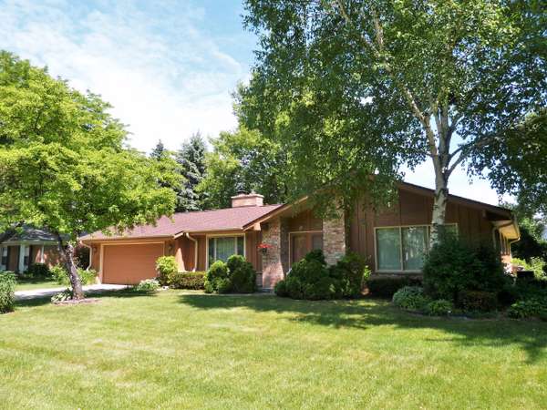 7260 N Redwood Rd, Glendale, WI 53209