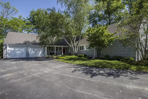 Mequon, WI 53092,3420 W Picardy CT