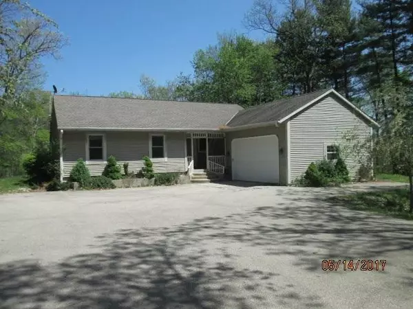 N6410 Candlewood Dr, Lafayette, WI 53121