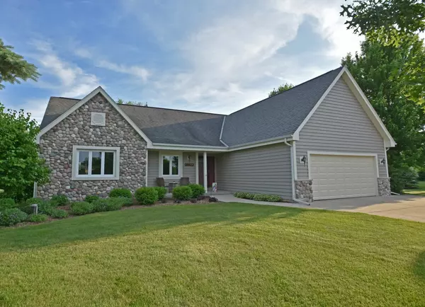S27W36233 Scuppernong Cir, Ottawa, WI 53118