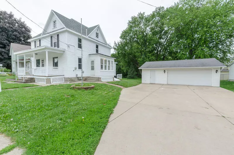 806 S Spring St, Beaver Dam, WI 53916