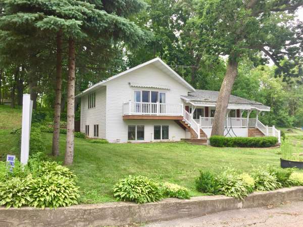 W9342 Bluff LN, Oakland, WI 53523