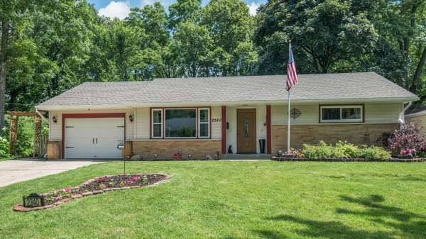 2340 W Marne Ave, Glendale, WI 53209