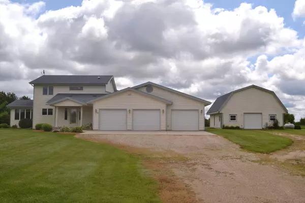 983 Washington Rd, Erin, WI 53027
