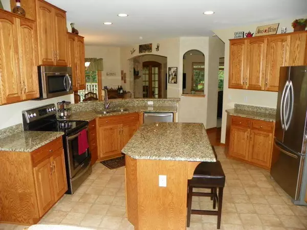 Oak Creek, WI 53154,196 W Fairfield Ct