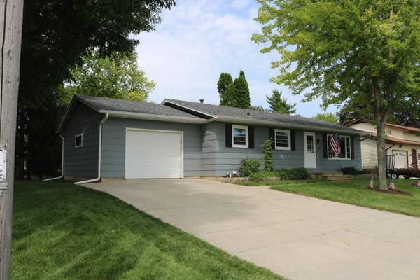 1062 E Boughton St, Watertown, WI 53094