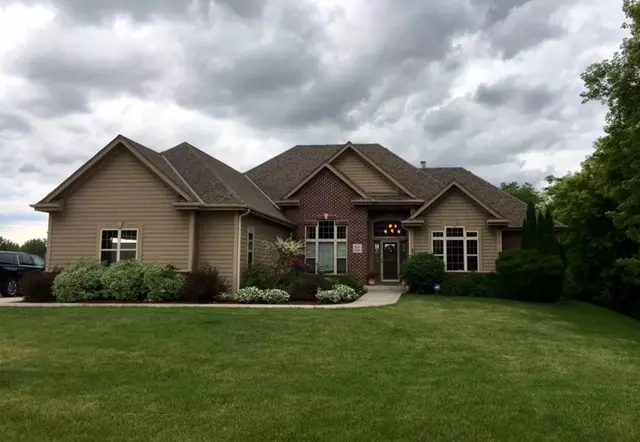 W271N2493 Orchard Ln, Pewaukee, WI 53072