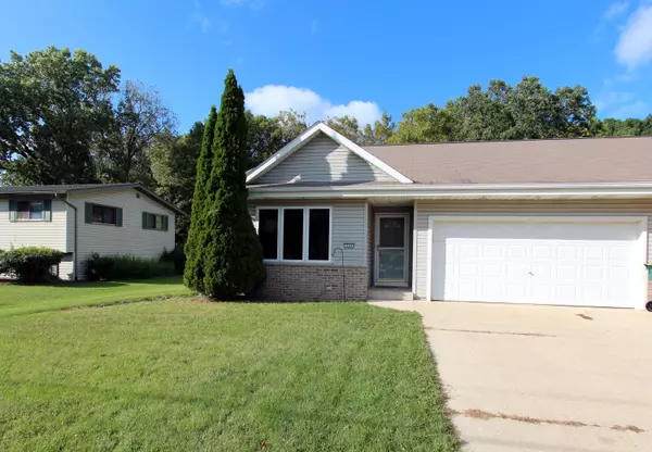 210 James St, Slinger, WI 53086