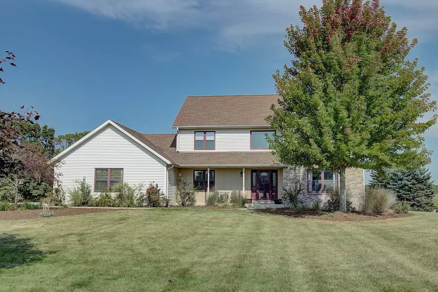 S29W30980 Wild Berry Ln, Genesee, WI 53188