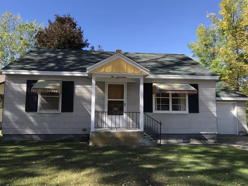 217 S Warrington Ave, Cecil, WI 54111