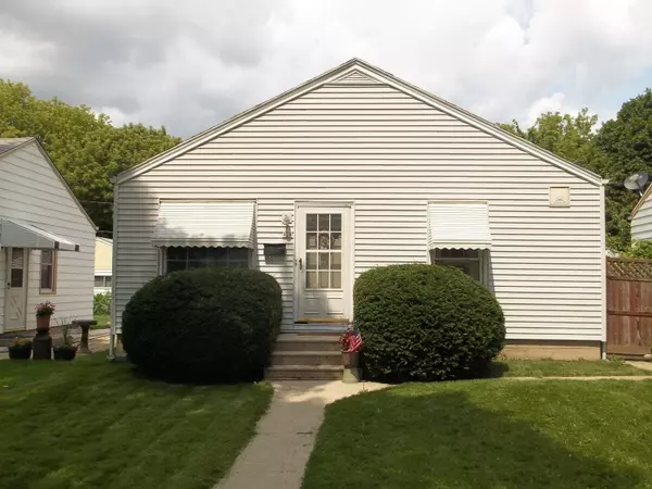 828 E Holt Ave, Milwaukee, WI 53207