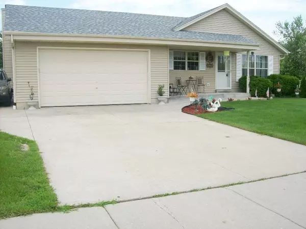 8515 S Maize Dr, Oak Creek, WI 53154