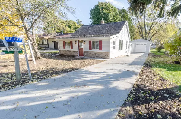 W347N5236 Elm Ave, Oconomowoc, WI 53069