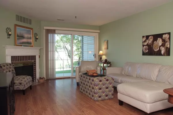 678 Pewaukee Rd Unit C, Pewaukee, WI 53072