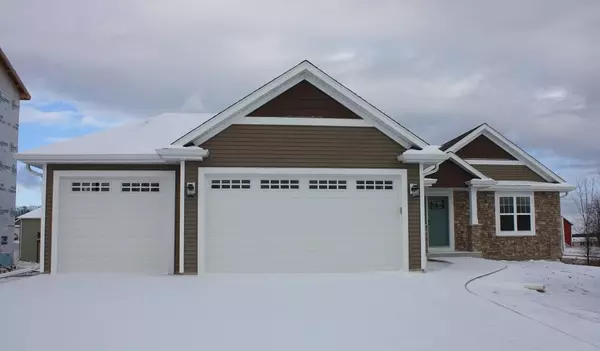 212 Silver Fox Dr S, Kewaskum, WI 53040