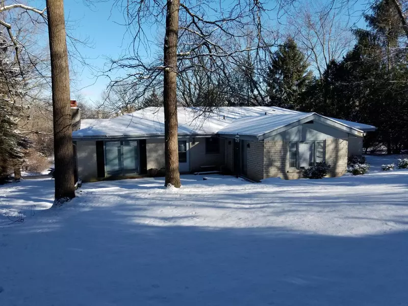 17275 Holly Ln, Brookfield, WI 53045