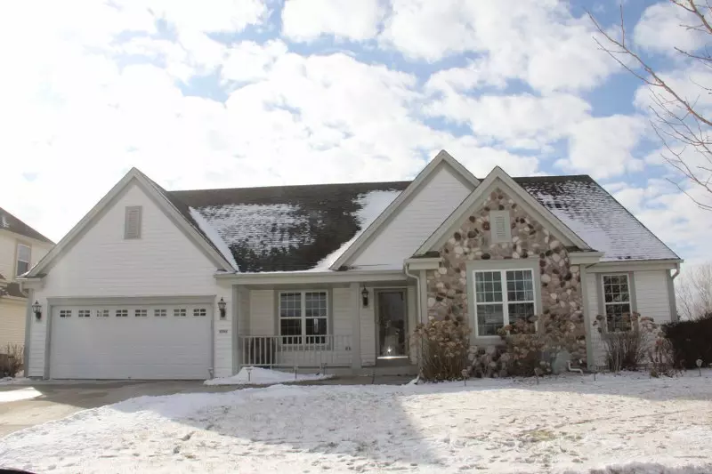 1701 Tumbleweed Cir, West Bend, WI 53095