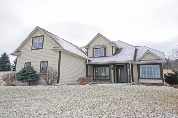 N15W29972 Brookstone Cir, Delafield, WI 53072