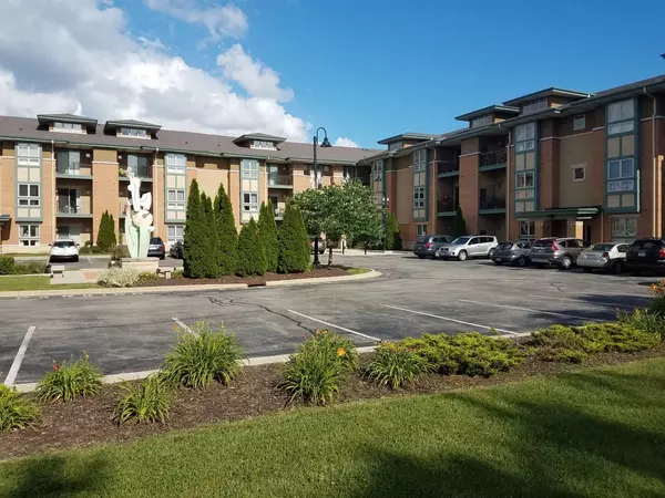 15295 W Library Ln Unit 210E, New Berlin, WI 53151