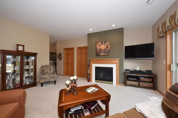 W170N5554 Ridgewood Dr, Menomonee Falls, WI 53051