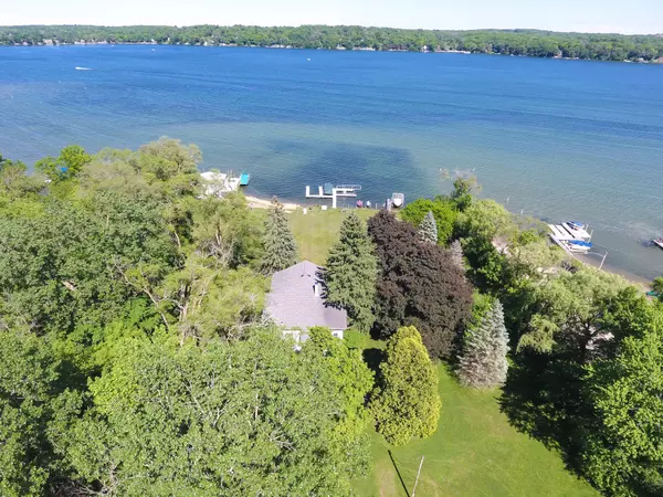 Twin Lakes, WI 53181,1202 Musial RD