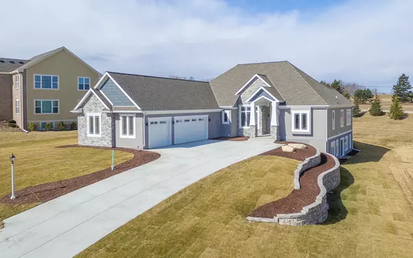 N55W20866 Carters Crossing Cir, Menomonee Falls, WI 53051