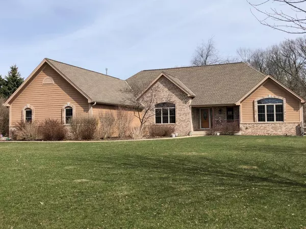 N75W27986 Summerstone RD, Merton, WI 53029