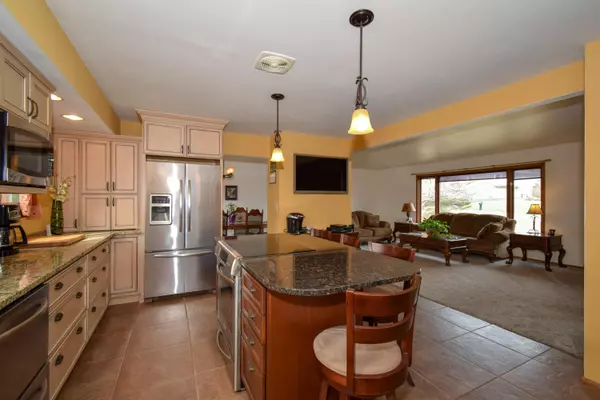 5355 S Maryknoll Dr, New Berlin, WI 53151