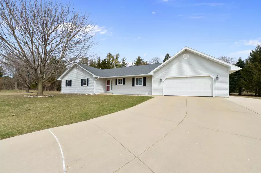 501 S Jerome Ct, Elkhorn, WI 53121