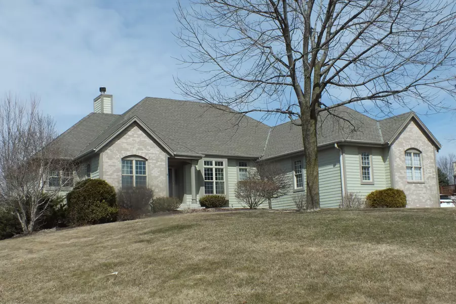 N29W26221 Coachman Dr, Pewaukee, WI 53072