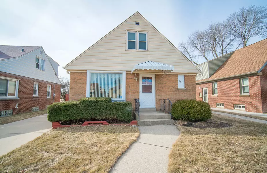 965 W Eden Pl, Milwaukee, WI 53221
