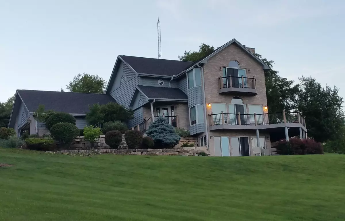 Lyons, WI 53147,2116 Heather Dr