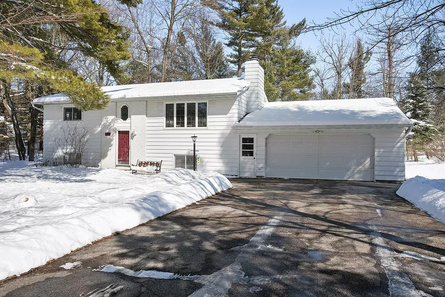 520 Coventry Dr, Plover, WI 54467