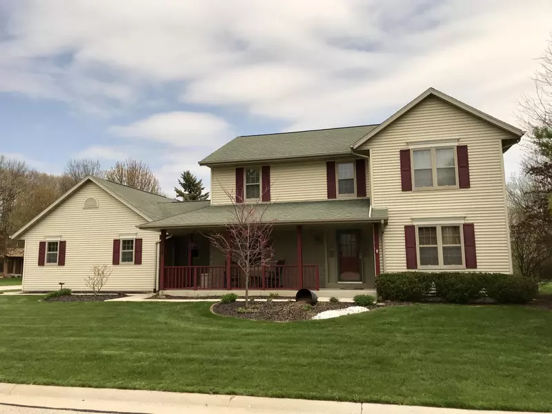 502 River Oaks Dr, Sheboygan Falls, WI 53085