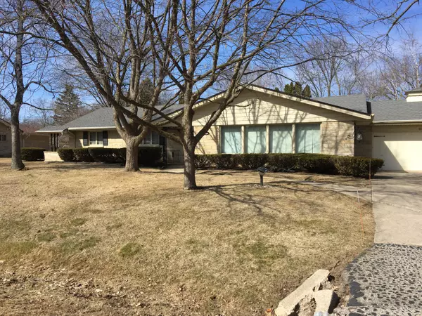 2254 W Dunwood Rd, Glendale, WI 53209