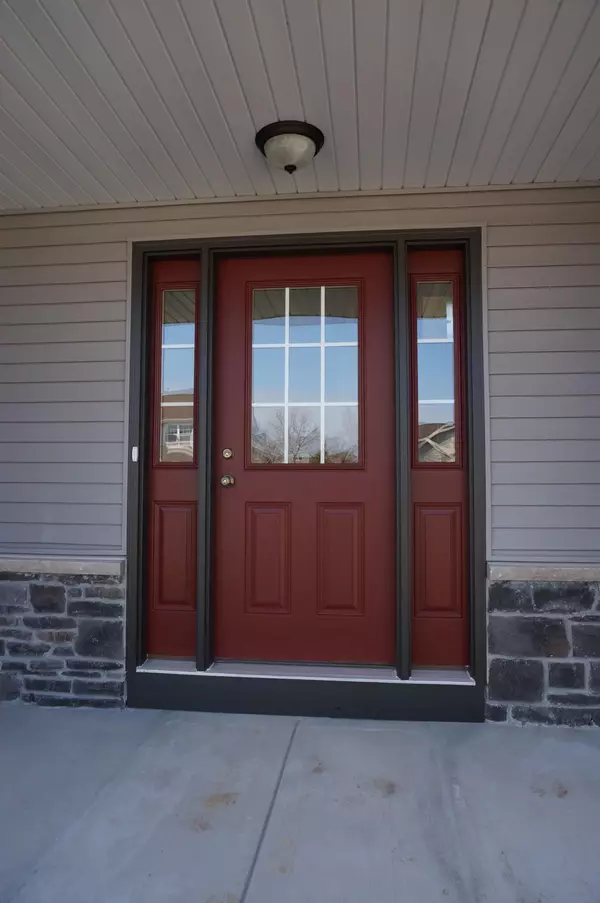 735 Summerset Dr, Johnson Creek, WI 53038