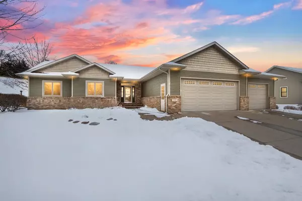 903 Pioneer Dr, Holmen, WI 54636