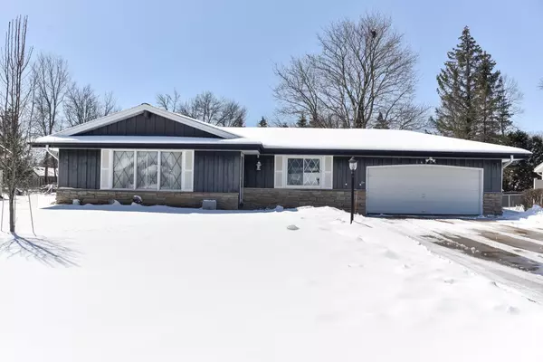 14135 W Wilbur Dr, New Berlin, WI 53151