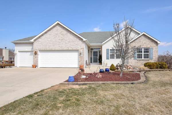 510 Acacia Dr, Saukville, WI 53024