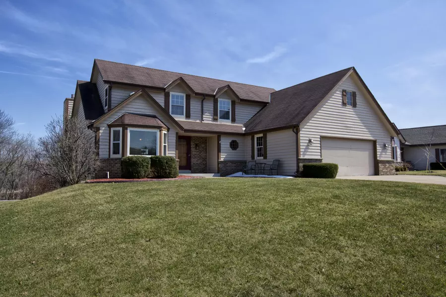 8843 W Willow Pointe Pkwy, Franklin, WI 53132