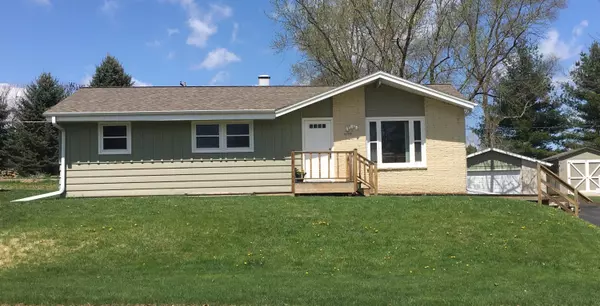 2758 Ridge Dr, East Troy, WI 53120