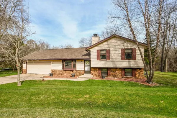 W242S7065 Cameron Dr, Vernon, WI 53189