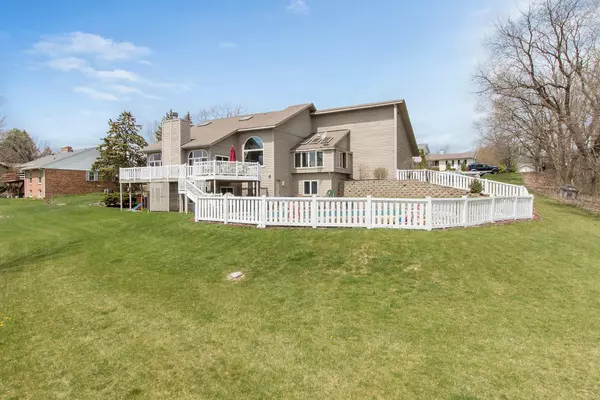 Twin Lakes, WI 53181,235 Hawthorn DR