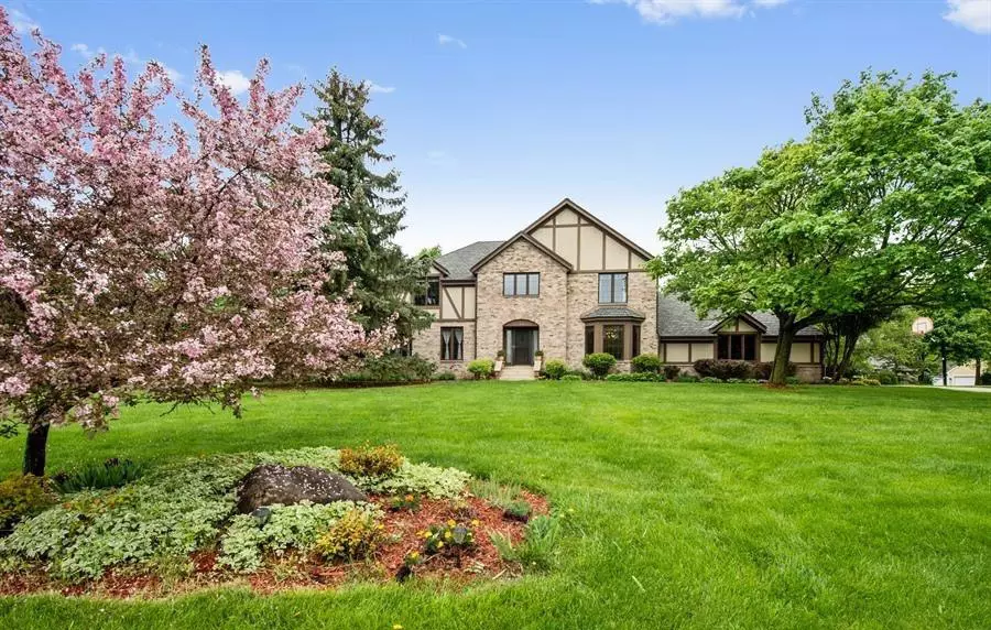 Brookfield, WI 53045,1660 Barrington Woods Dr