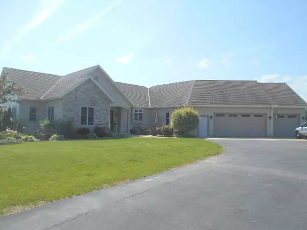 N5554 Christberg Rd, Farmington, WI 53549