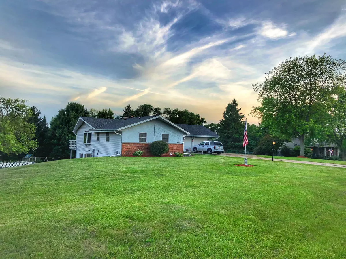 Genesee, WI 53189,S55W29611 Holiday Rd