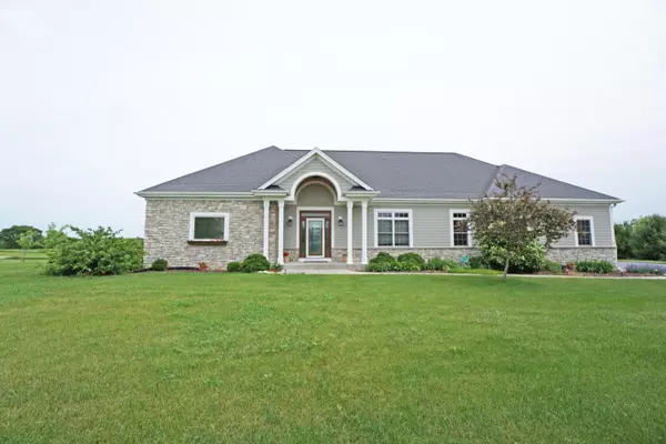 W275N8490 Twin Pine Cir, Lisbon, WI 53029