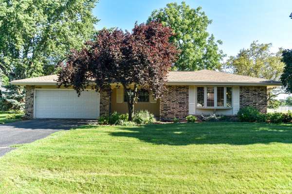 14380 W Redwood Unit Dr, New Berlin, WI 53151