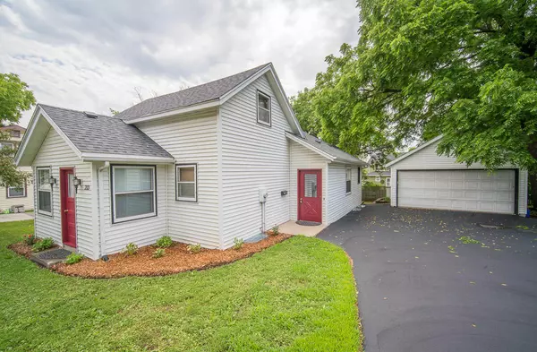 213 W Capitol Dr, Hartland, WI 53029