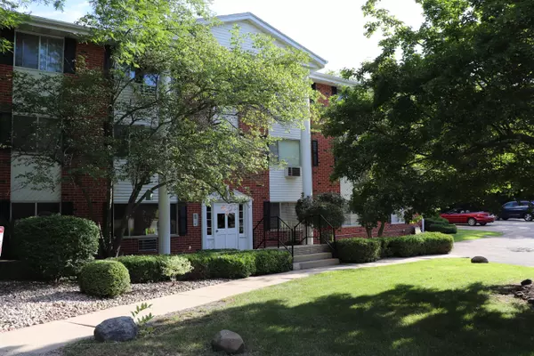 255 Elmwood Ave Unit 106, Lake Geneva, WI 53147